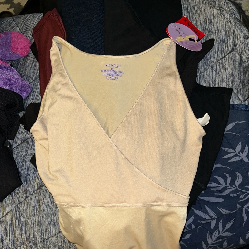 NWT Shaping Spanx Beige Top - Picture 6 of 7